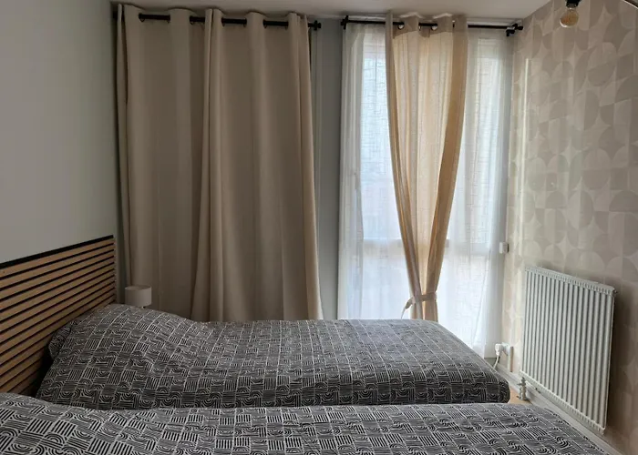 Duplex 6 Pers Moderne Et Equipe Avec Terrasse Apartment Evreux